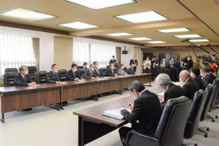 感染症対策拡充を求める市長への緊急要望の様子2