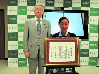 赤間次彦議長、鈴木亜弥子選手