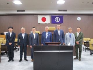 徳島市議会との交流の様子