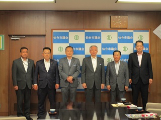 徳島市議会・宇和島市議会との交流の様子