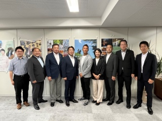 宇和島市議会、徳島市議会との交流の様子