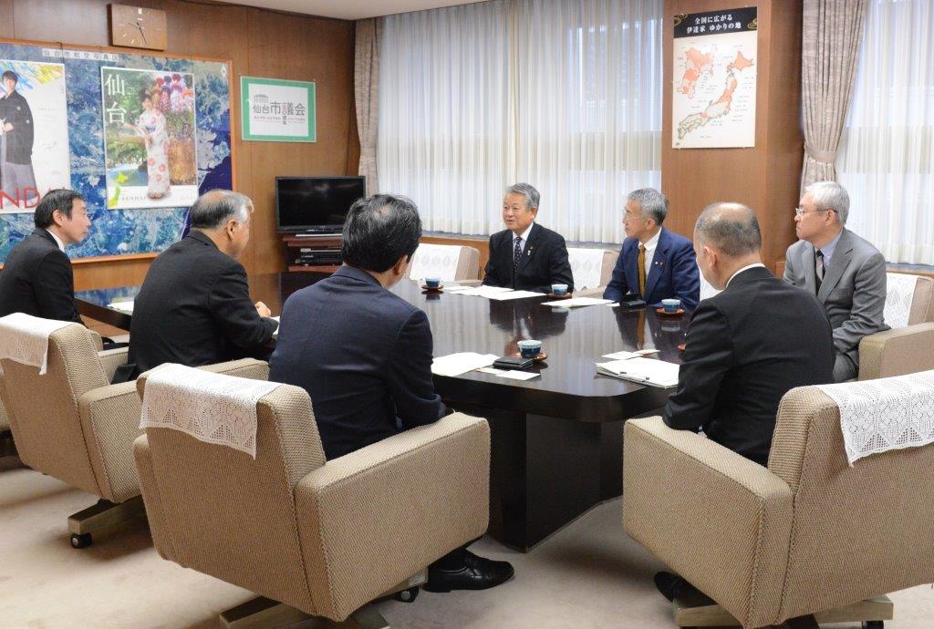 宇和島市議会との交流の様子