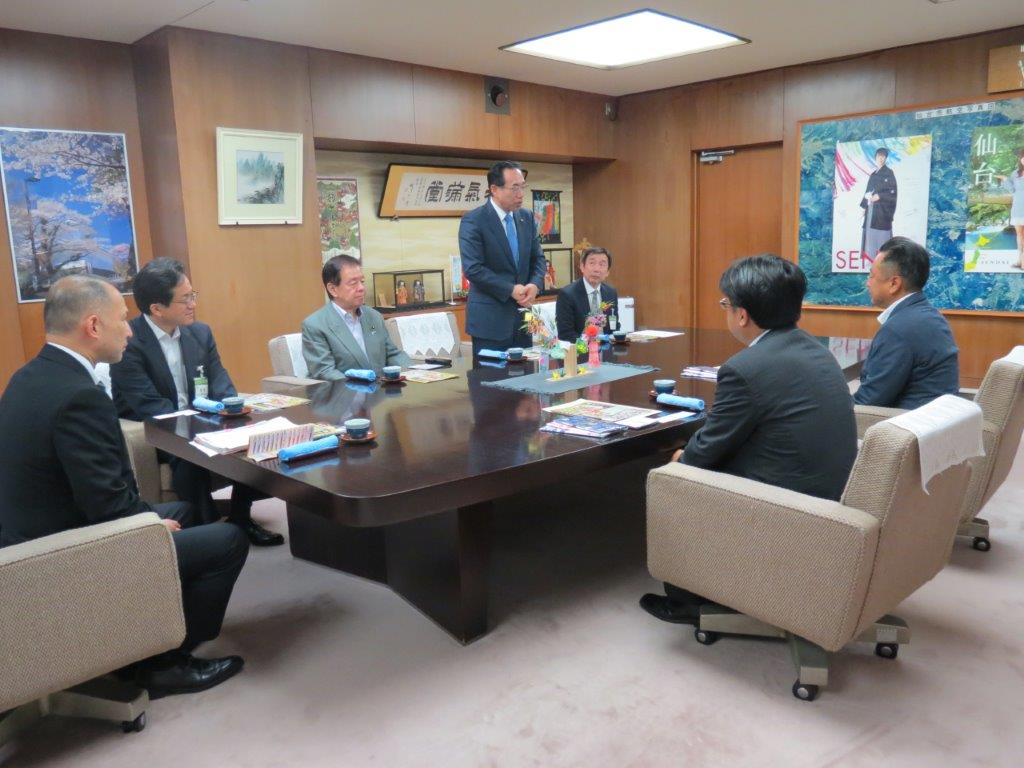 宇和島市議会との交流の様子