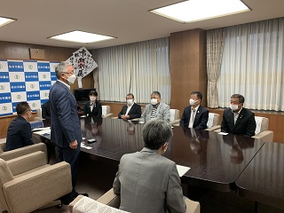 宇和島市議会との交流の様子