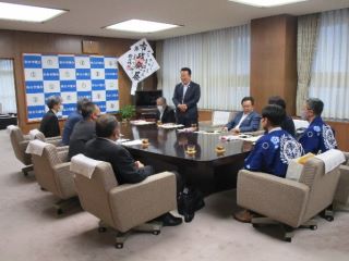 宇和島市議会との交流の様子